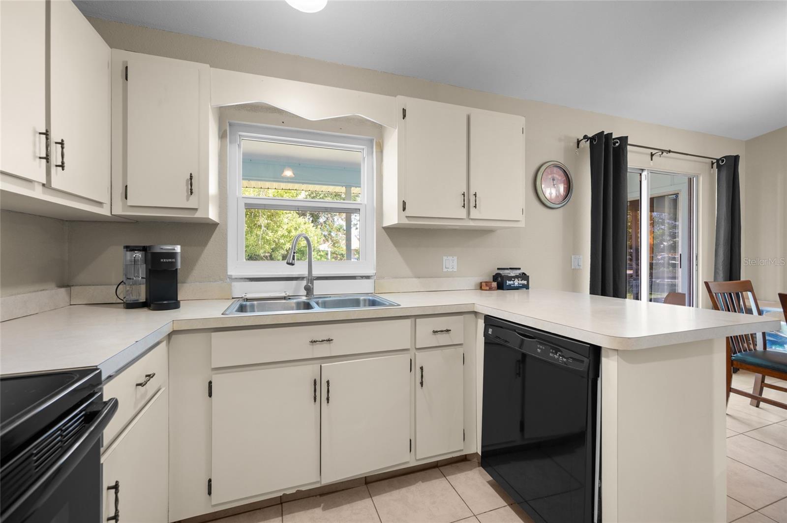 Image 11 of 32 For 9116 Castlehill Avenue