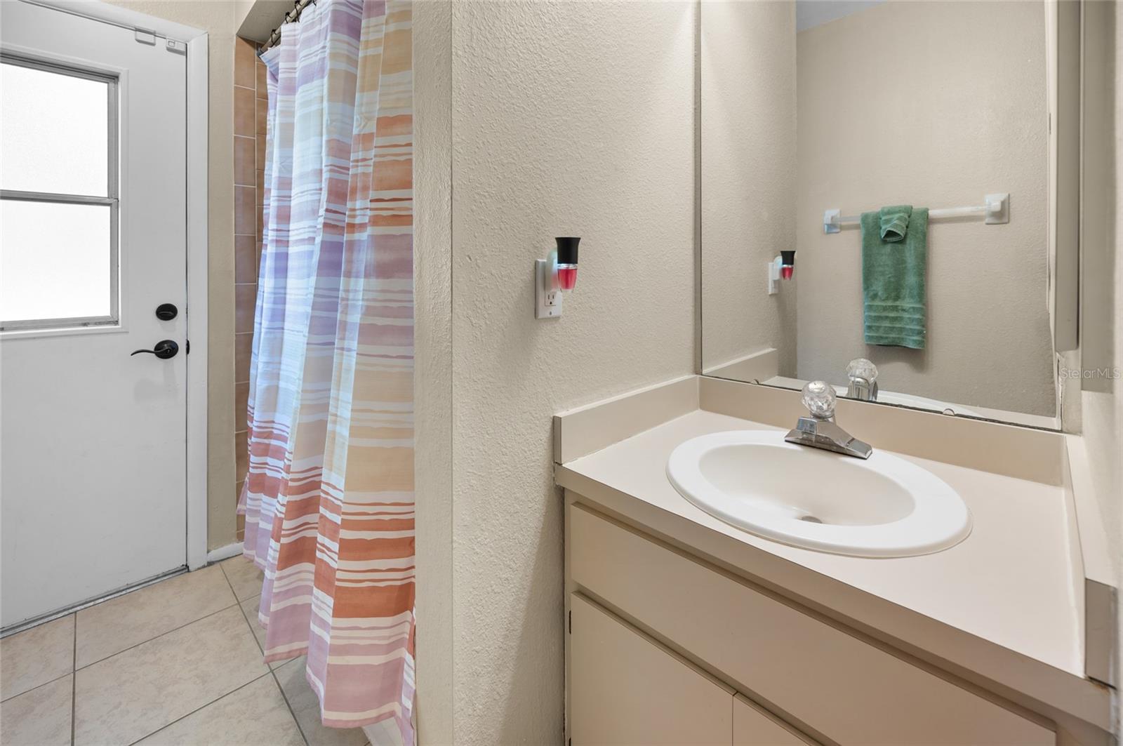 Image 13 of 32 For 9116 Castlehill Avenue