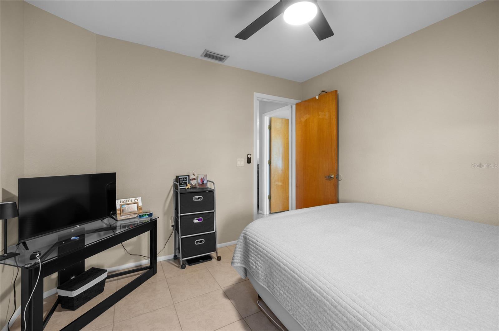 Image 15 of 32 For 9116 Castlehill Avenue