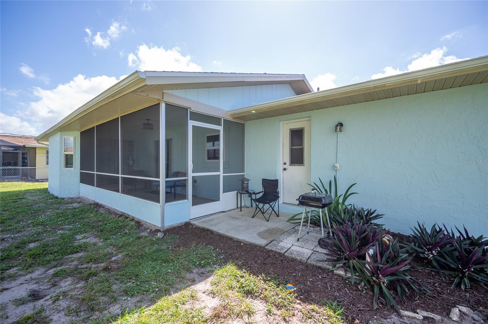 Image 19 of 32 For 9116 Castlehill Avenue