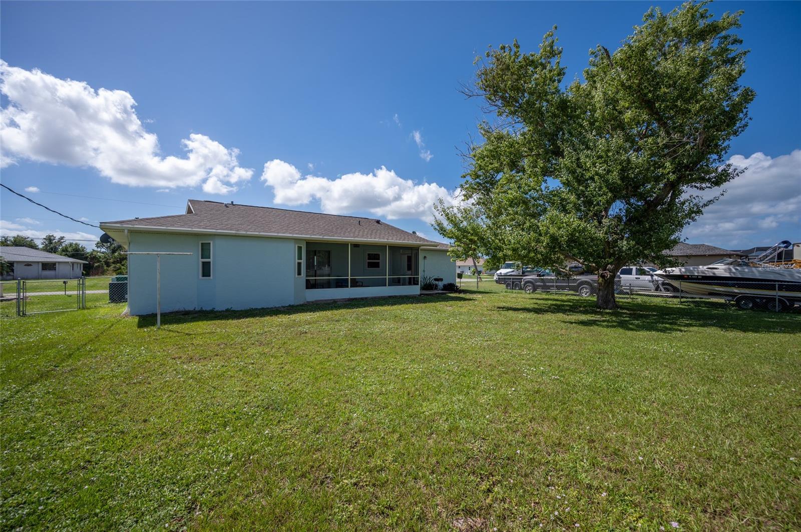 Image 20 of 32 For 9116 Castlehill Avenue