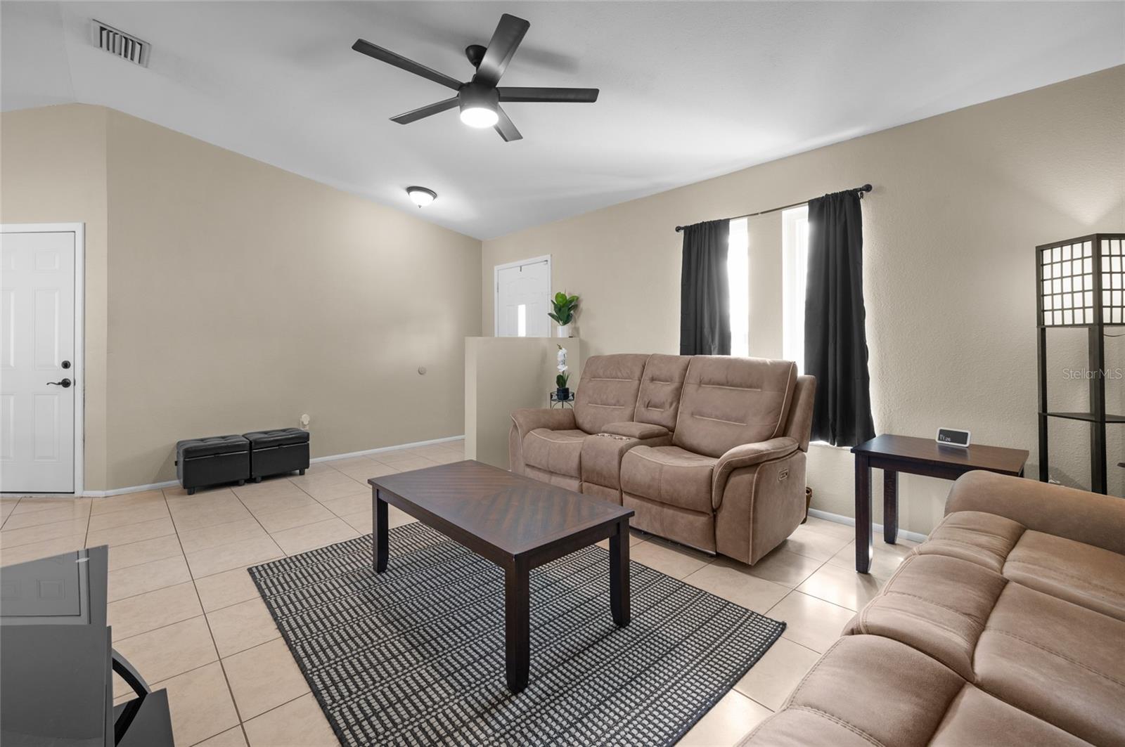 Image 3 of 32 For 9116 Castlehill Avenue