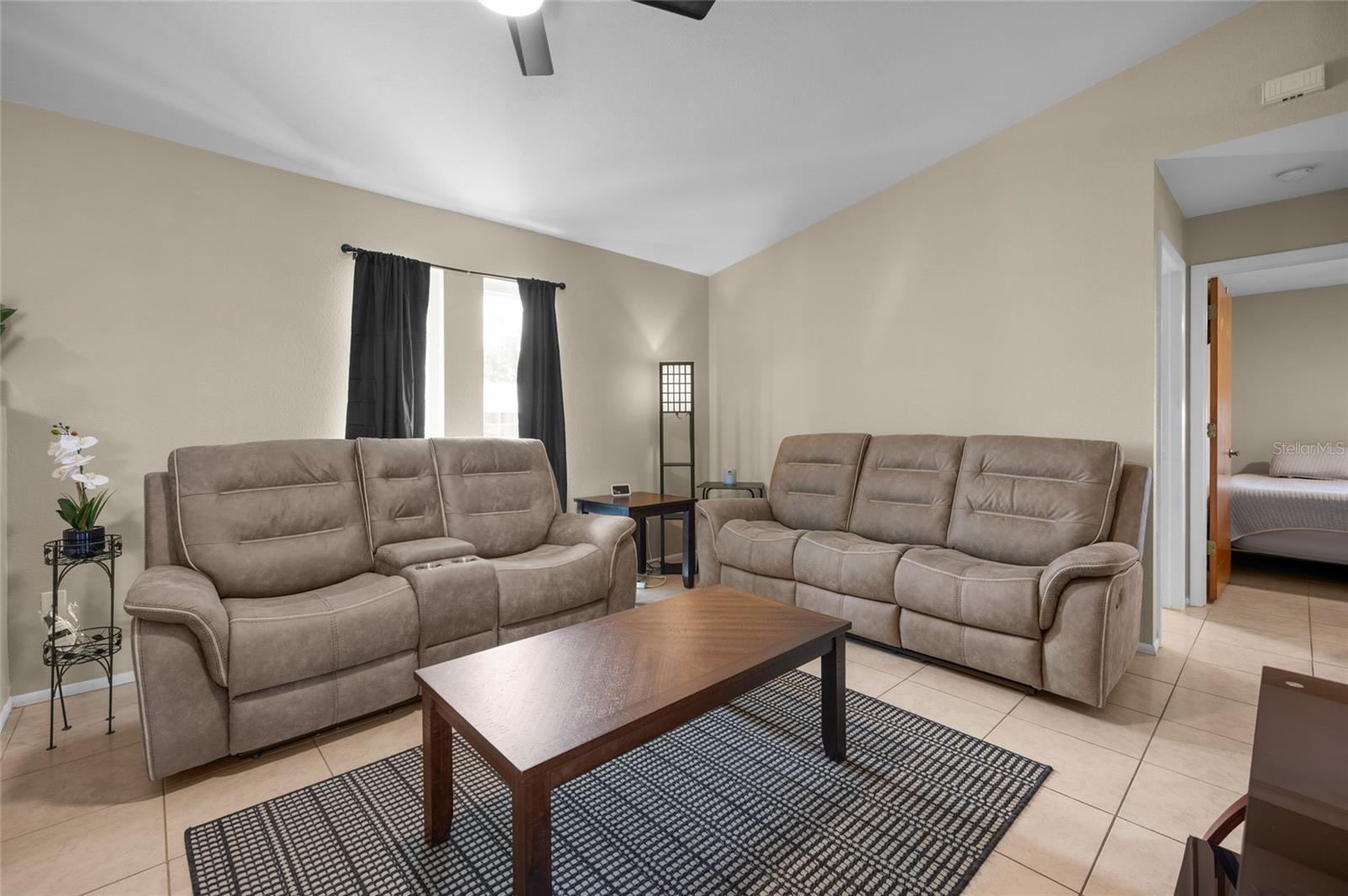 Image 5 of 32 For 9116 Castlehill Avenue