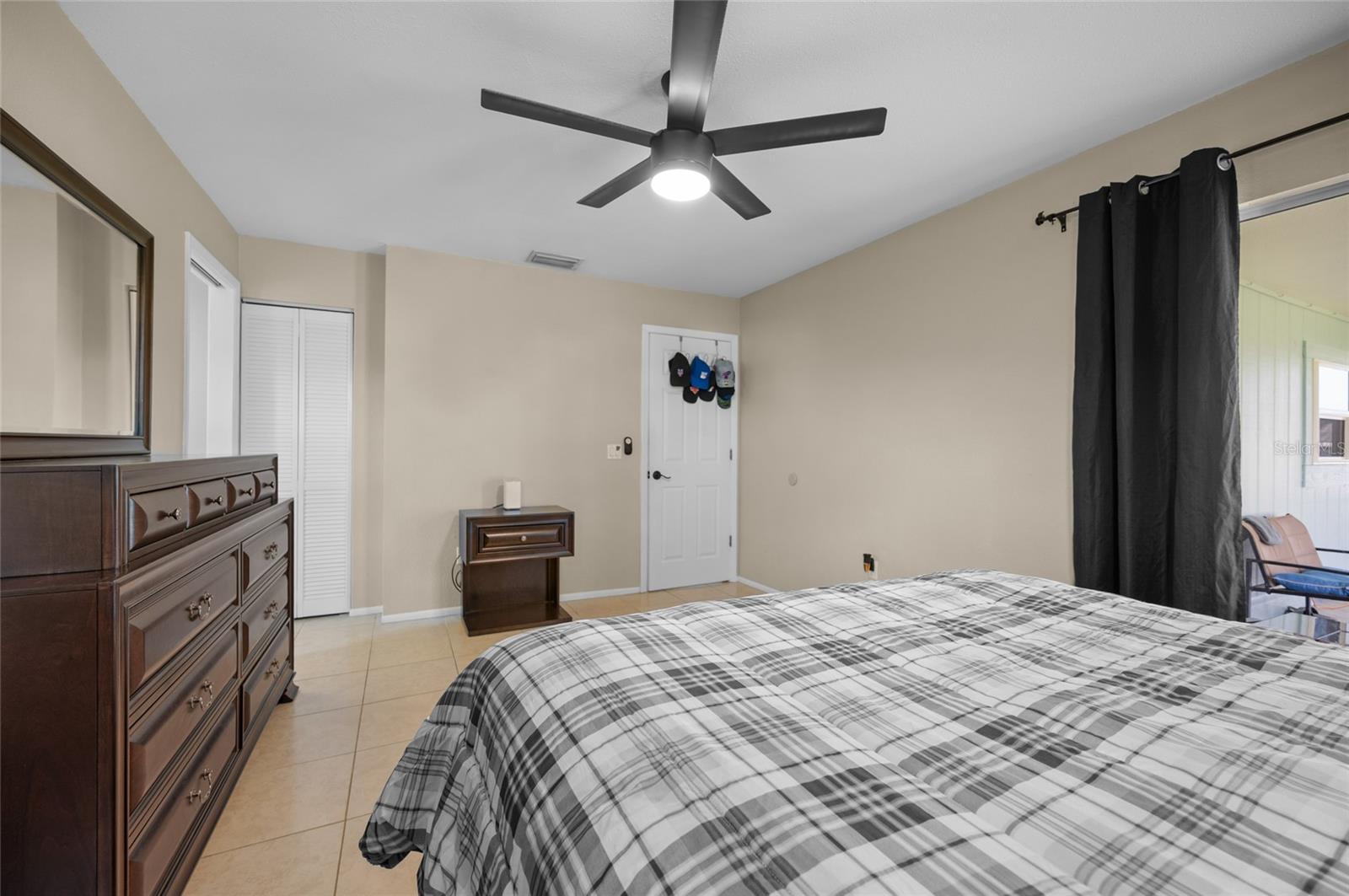 Image 8 of 32 For 9116 Castlehill Avenue