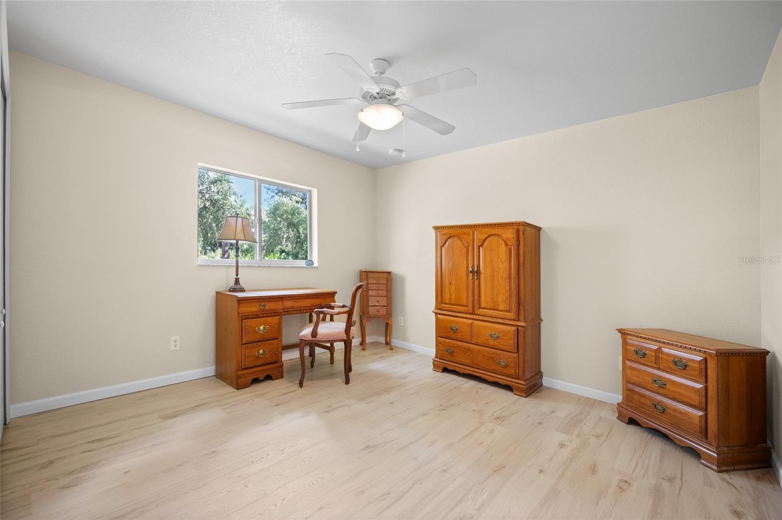 Image 4 of 39 For 1706 Purdy Street