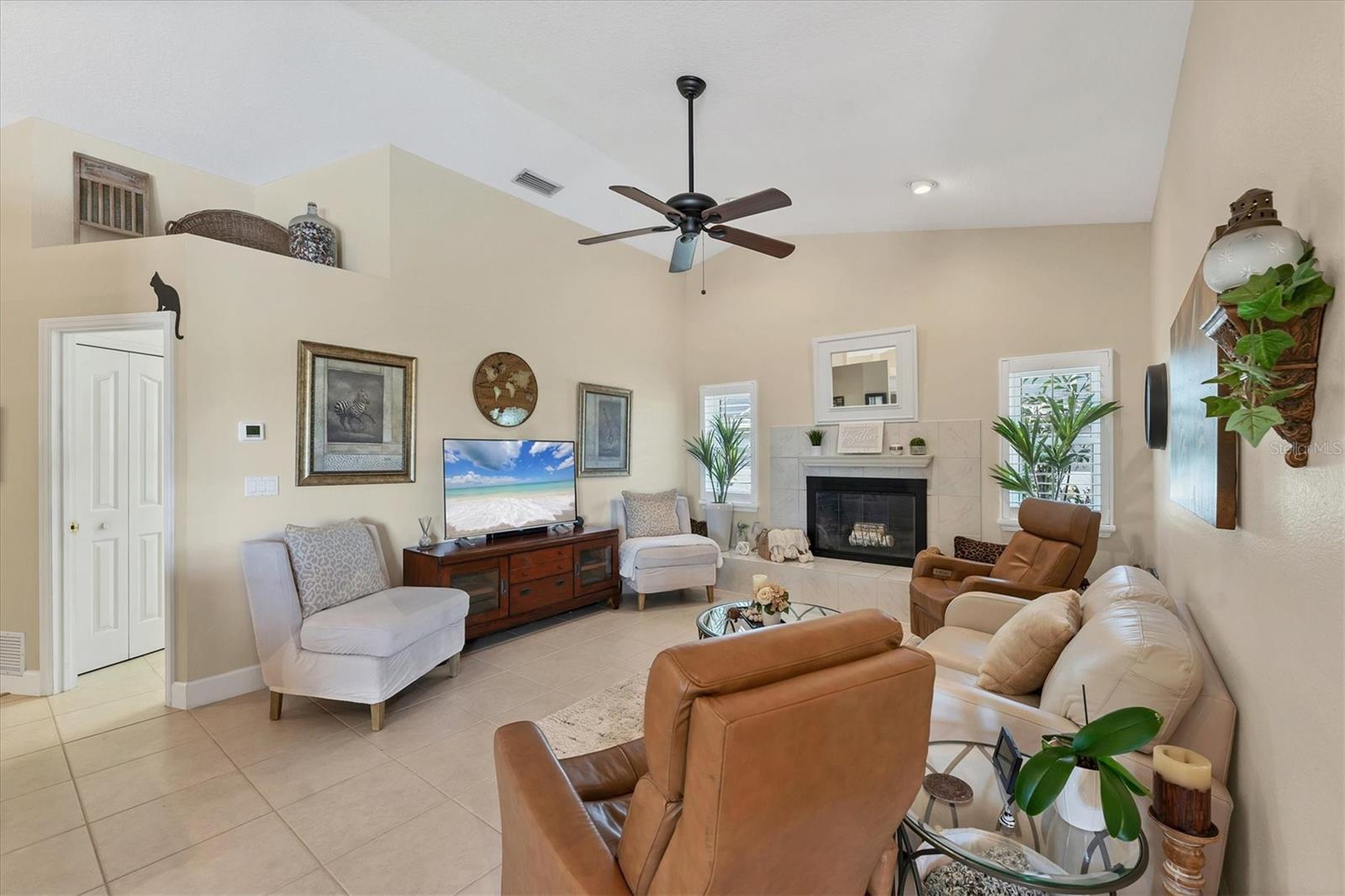 Image 17 of 64 For 246 Rotonda Circle