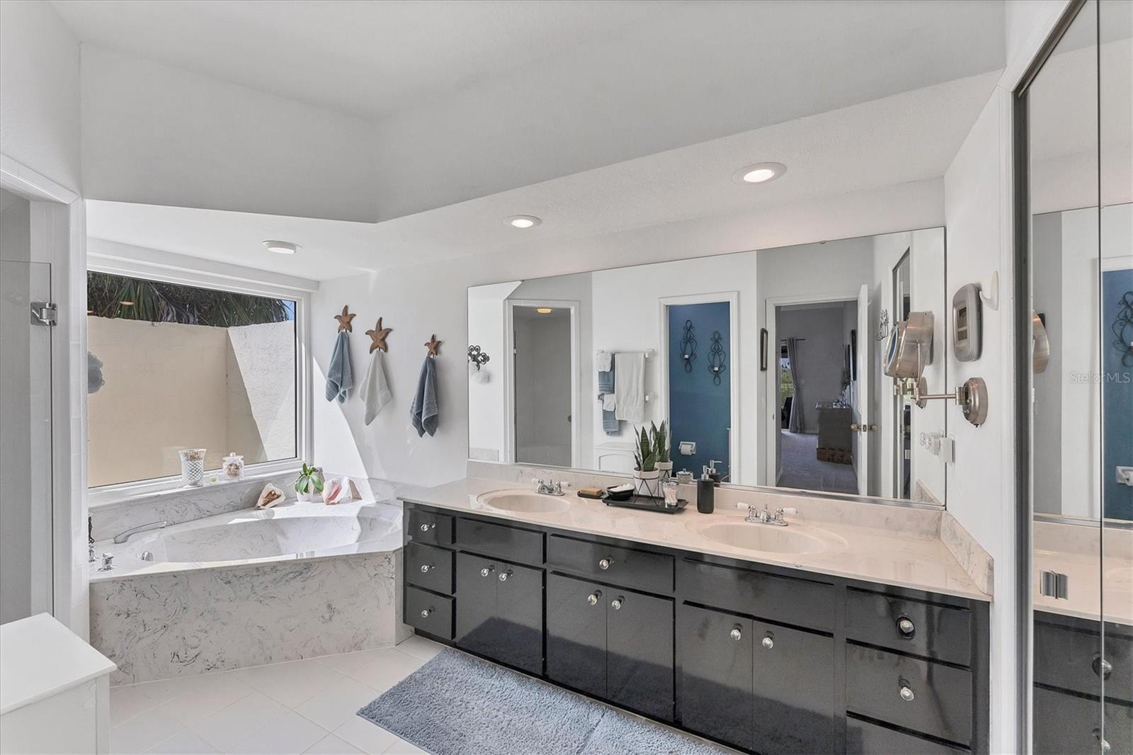 Image 22 of 64 For 246 Rotonda Circle