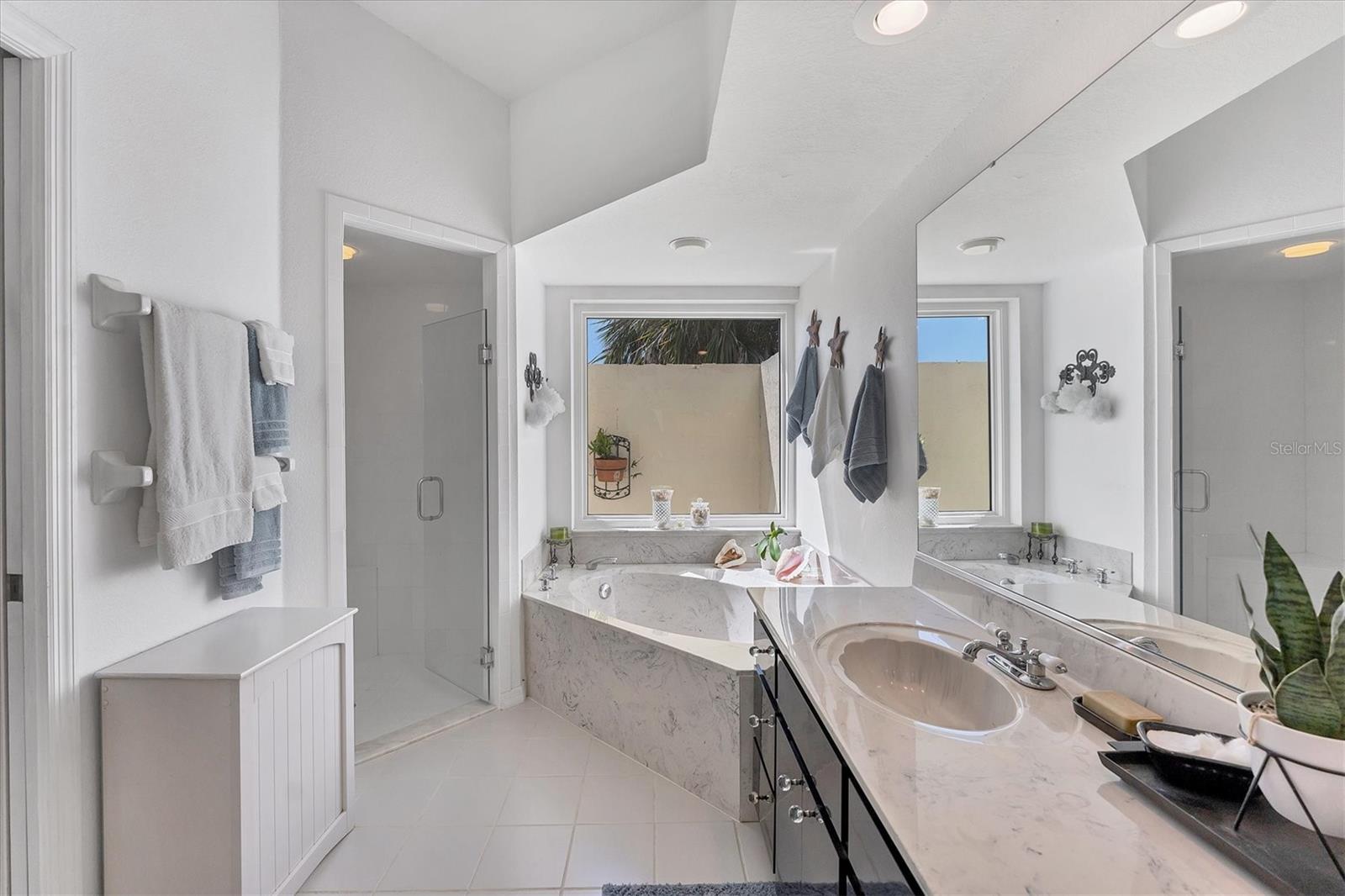 Image 25 of 64 For 246 Rotonda Circle