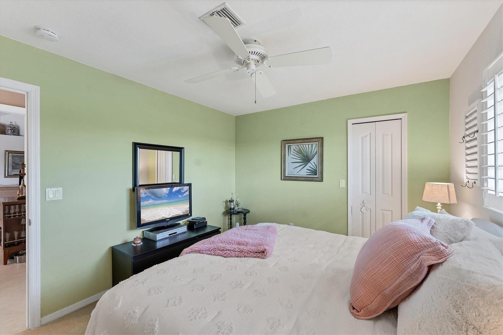 Image 27 of 64 For 246 Rotonda Circle