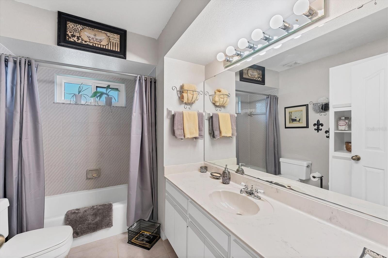 Image 28 of 64 For 246 Rotonda Circle