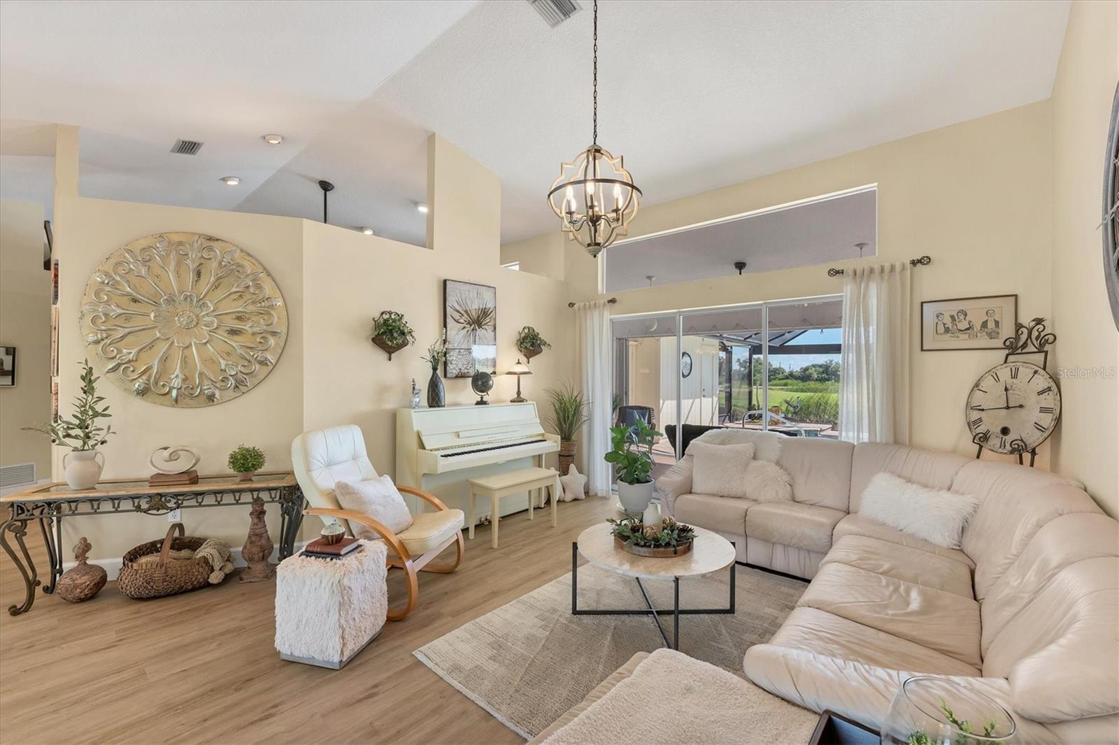 Image 7 of 64 For 246 Rotonda Circle