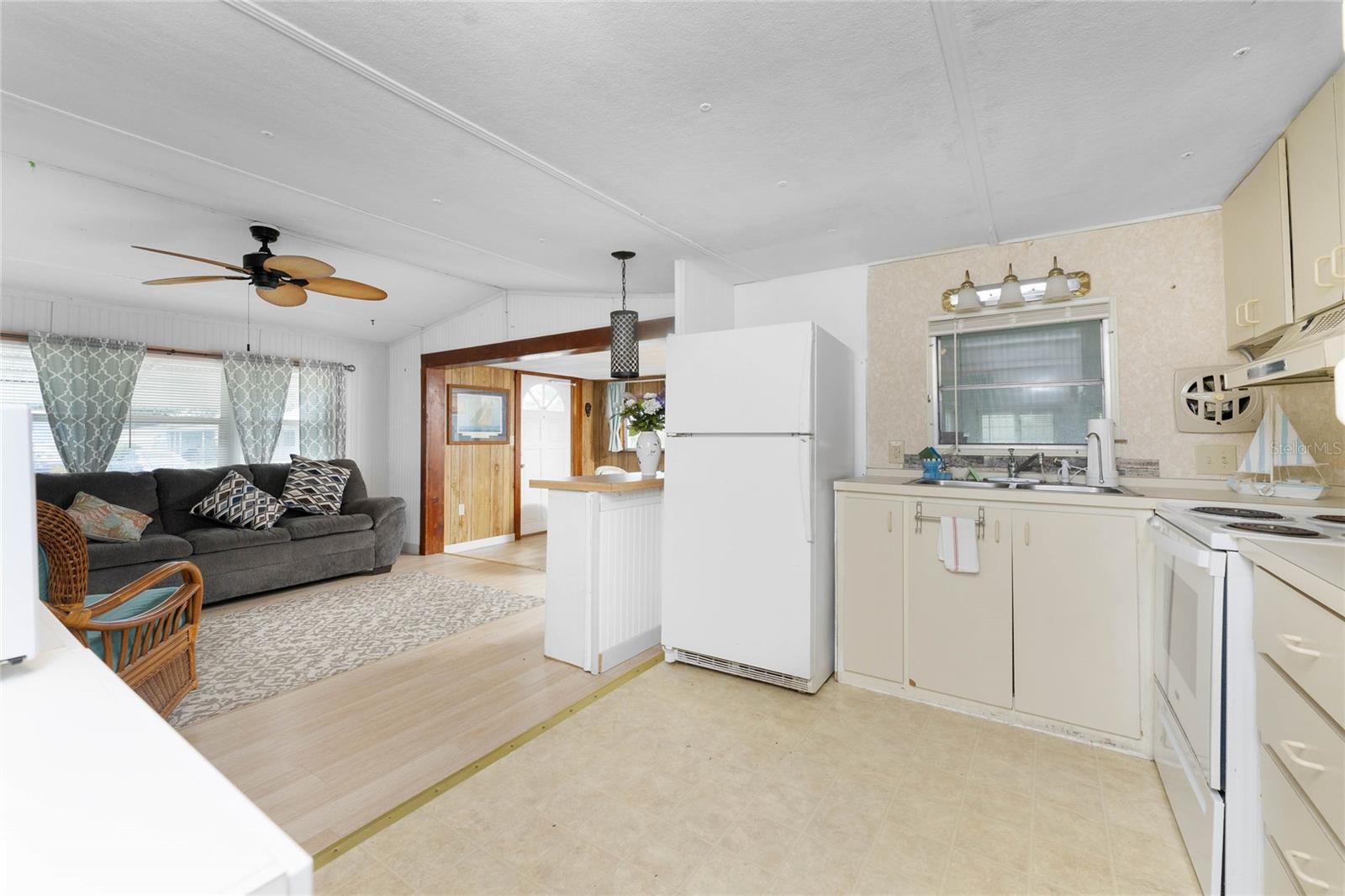 Image 10 of 43 For 315 Calle Liana