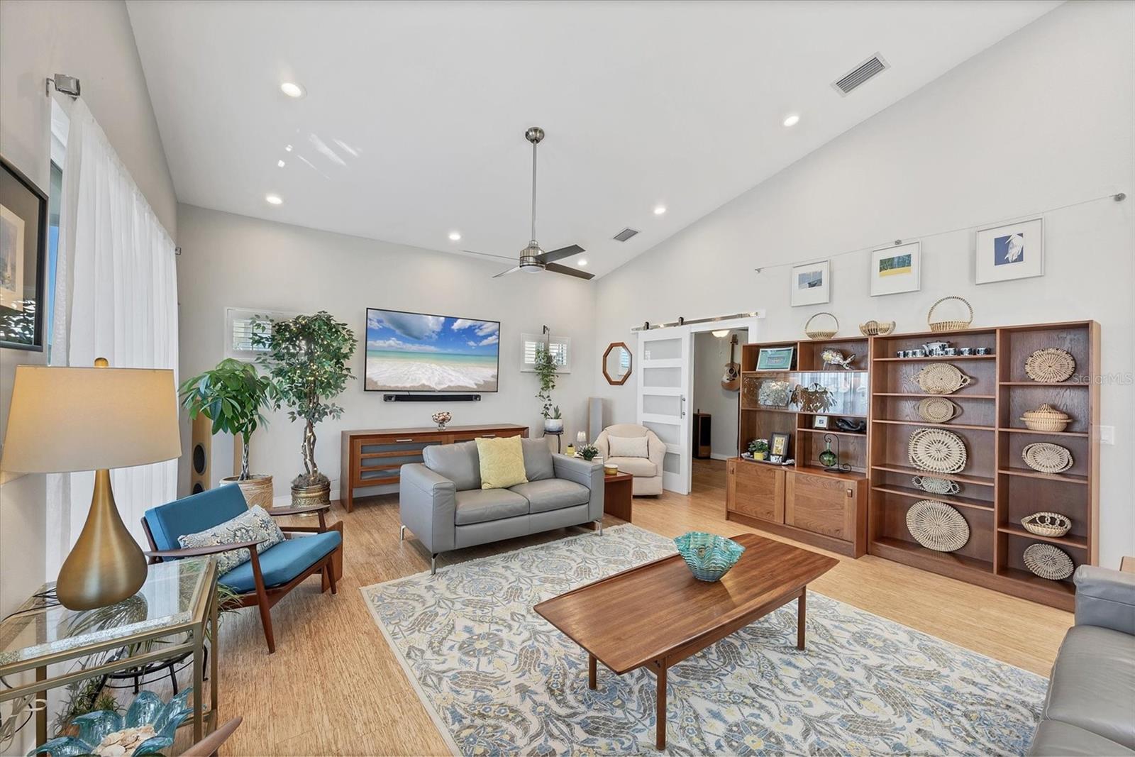 Image 11 of 64 For 15634 Margo Circle