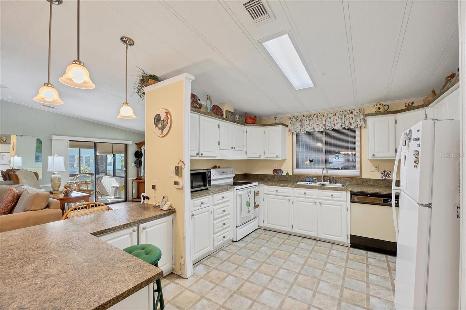 Image 16 of 47 For 786 Heathercreek Court