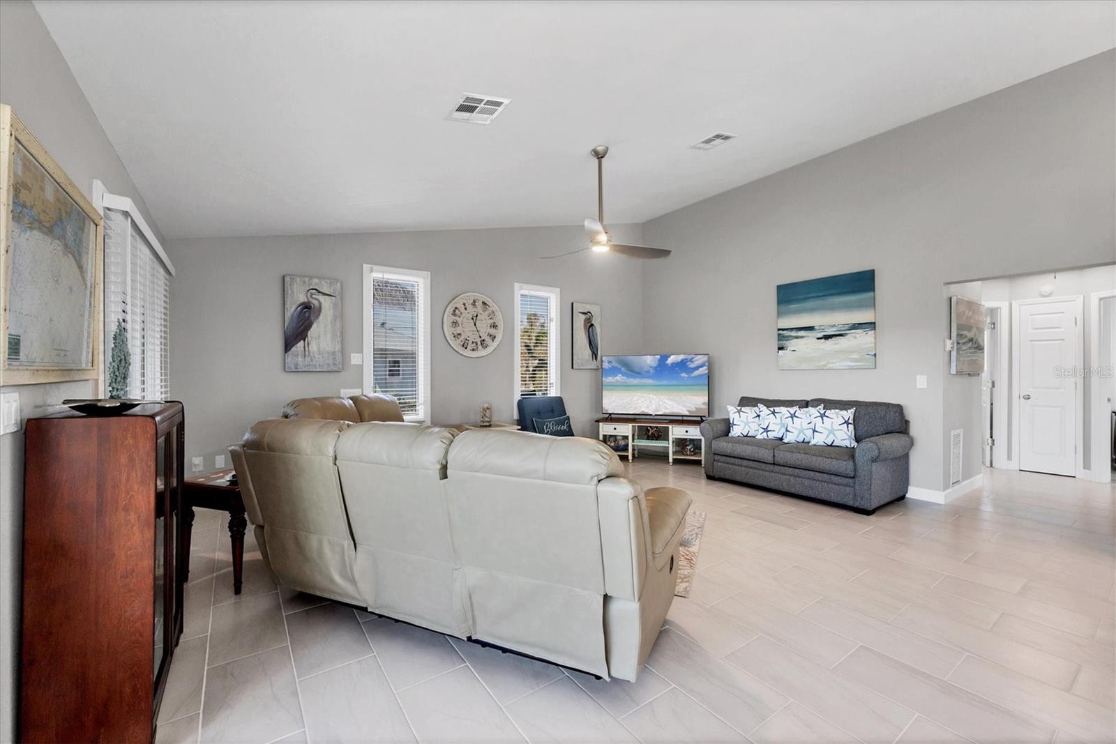 Image 11 of 34 For 331 Bocilla Drive