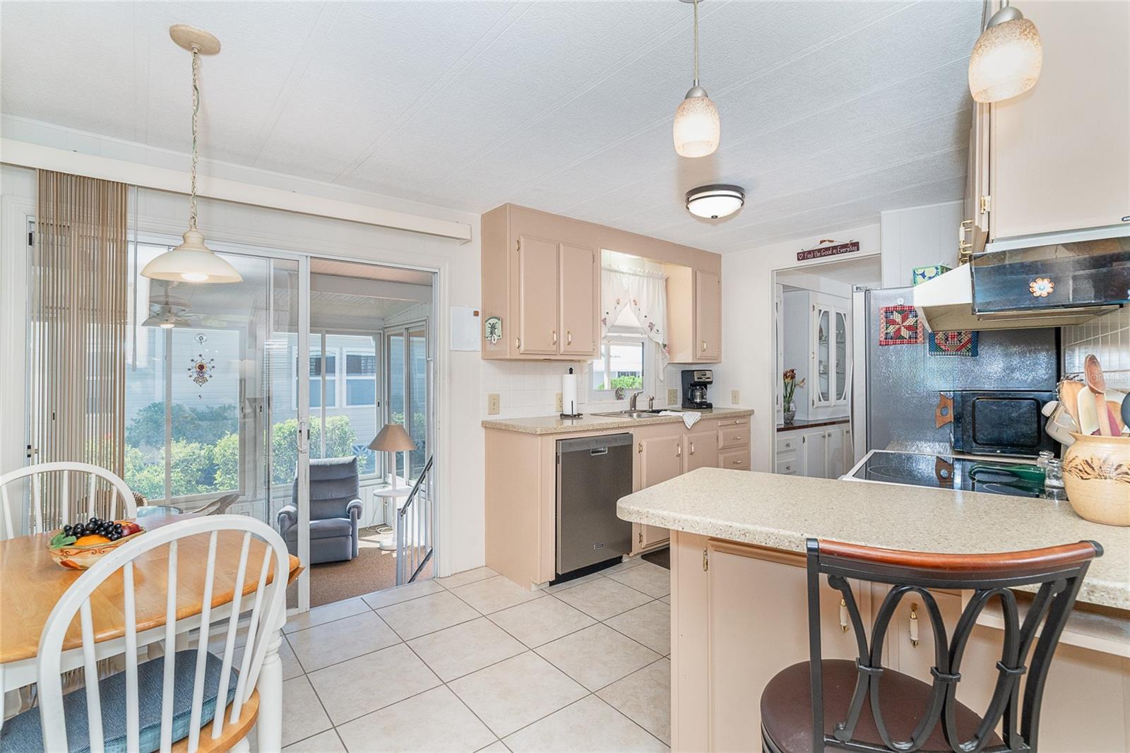 Image 11 of 40 For 14 Granada Plaza