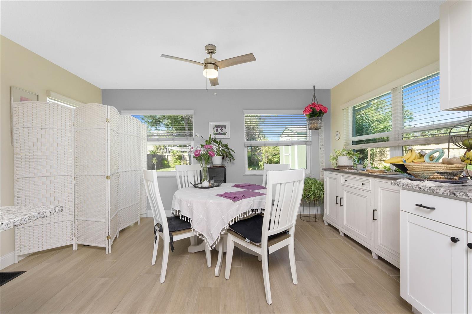 Image 5 of 47 For 786 Carla Drive