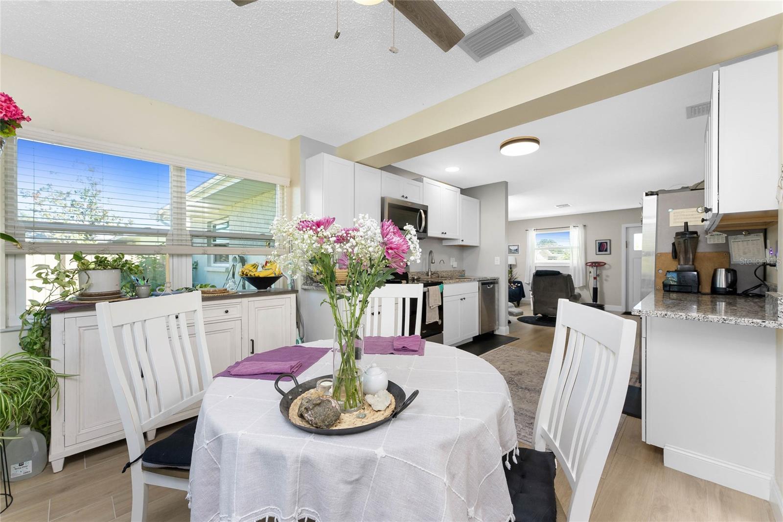 Image 9 of 47 For 786 Carla Drive
