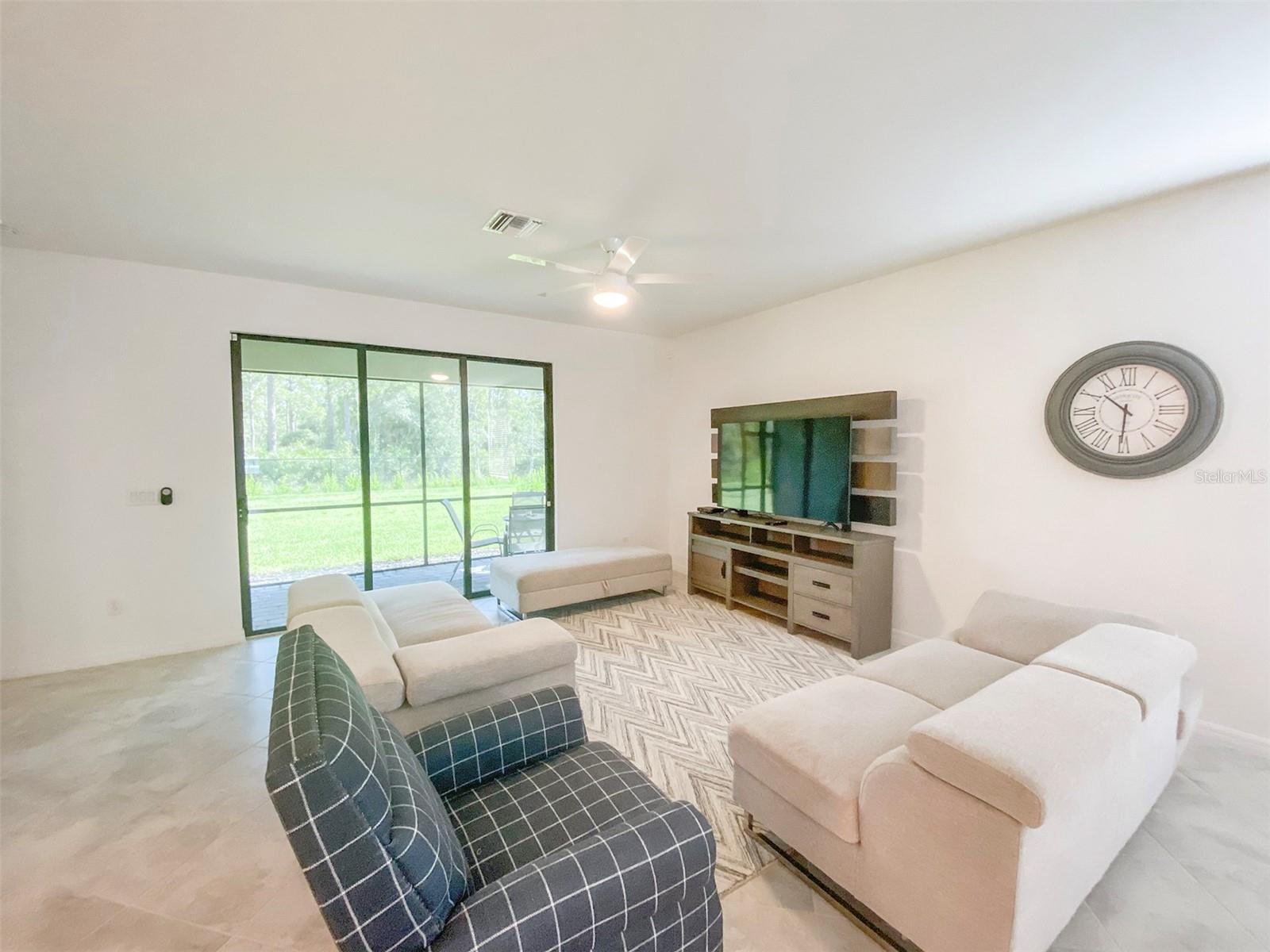 Image 19 of 43 For 15936 Honeysuckle Street