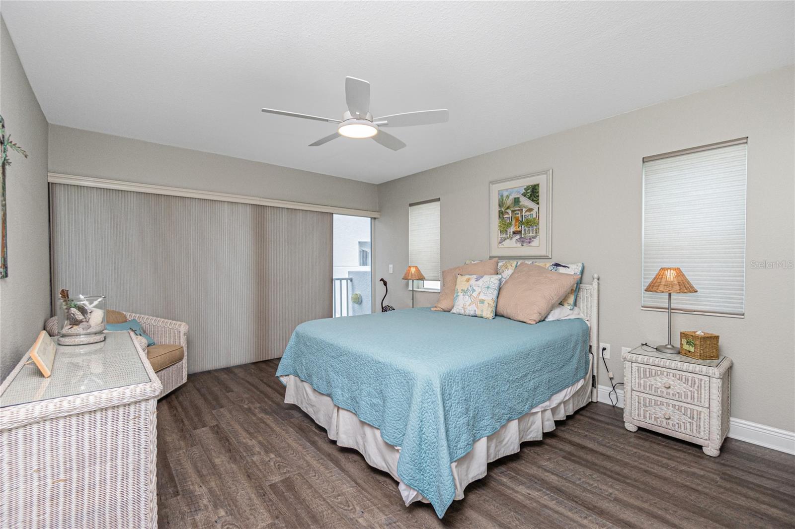 Image 23 of 49 For 2255 Beach Road 12