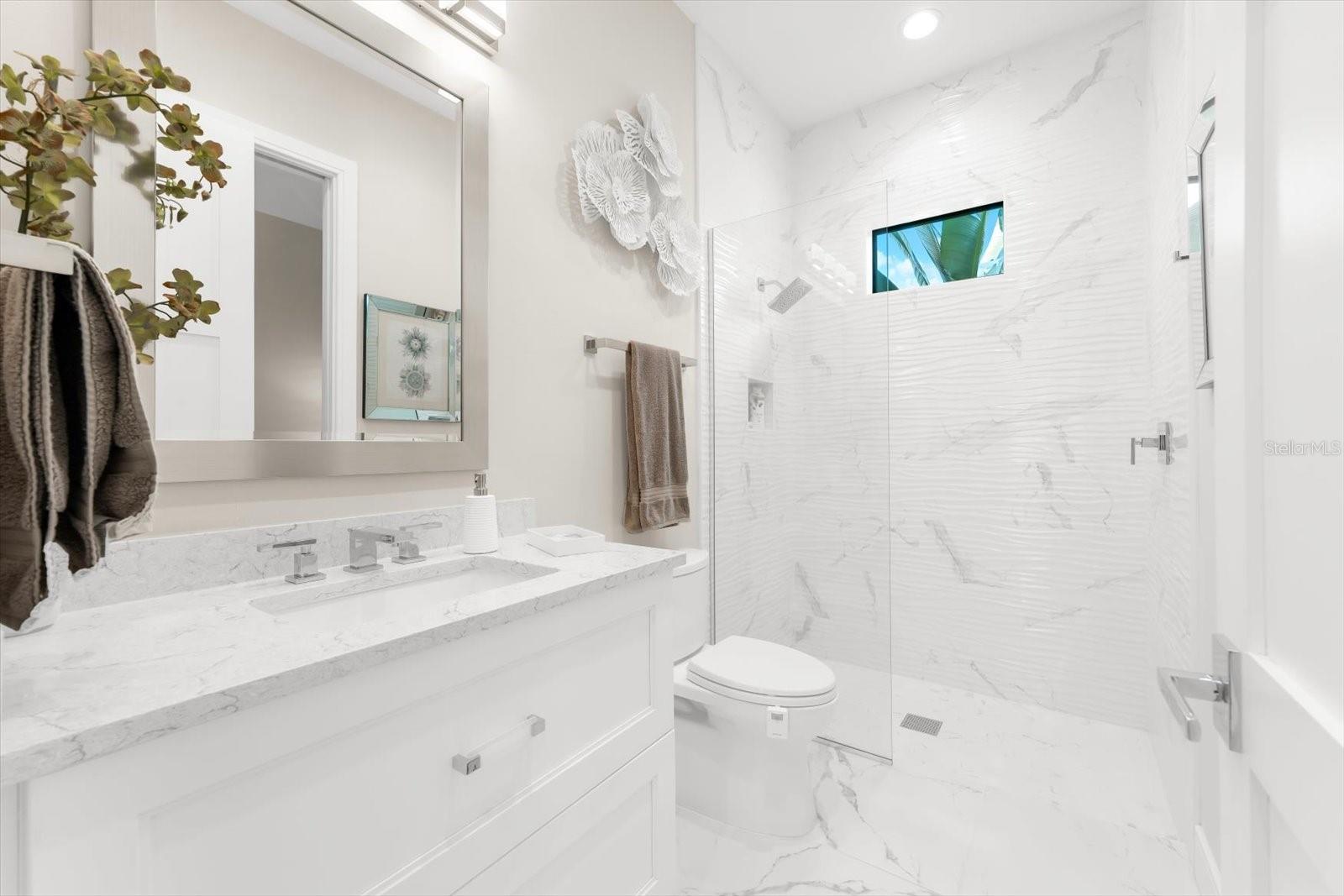 Image 33 of 100 For 9482 Bluegill Circle