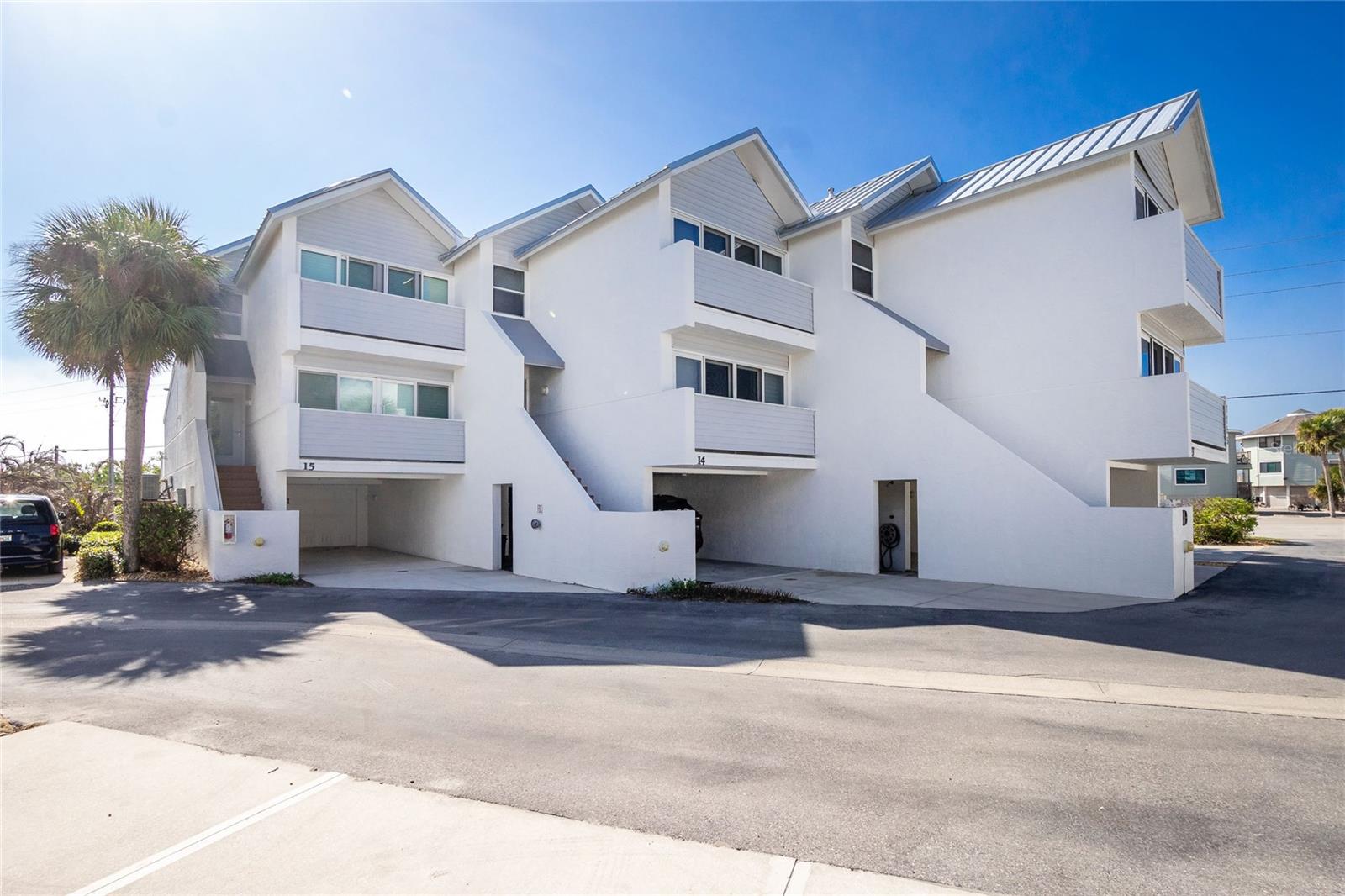Image 35 of 69 For 2255 Beach Road 13