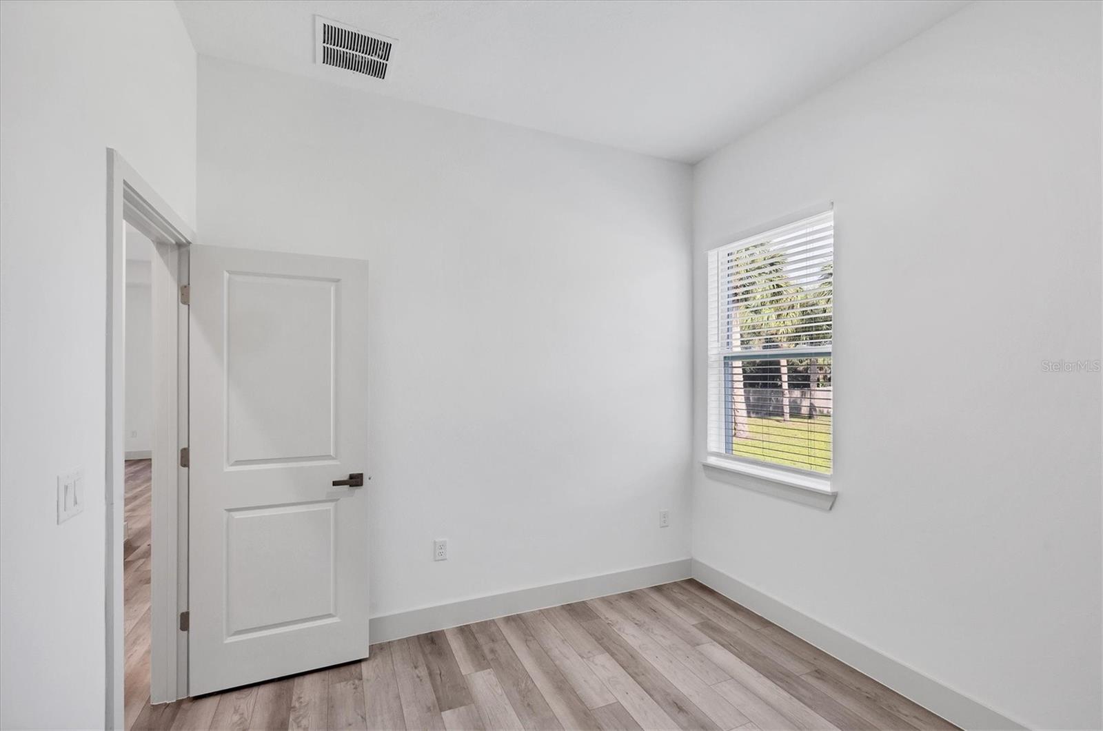 Image 28 of 38 For 265 Mercer Street