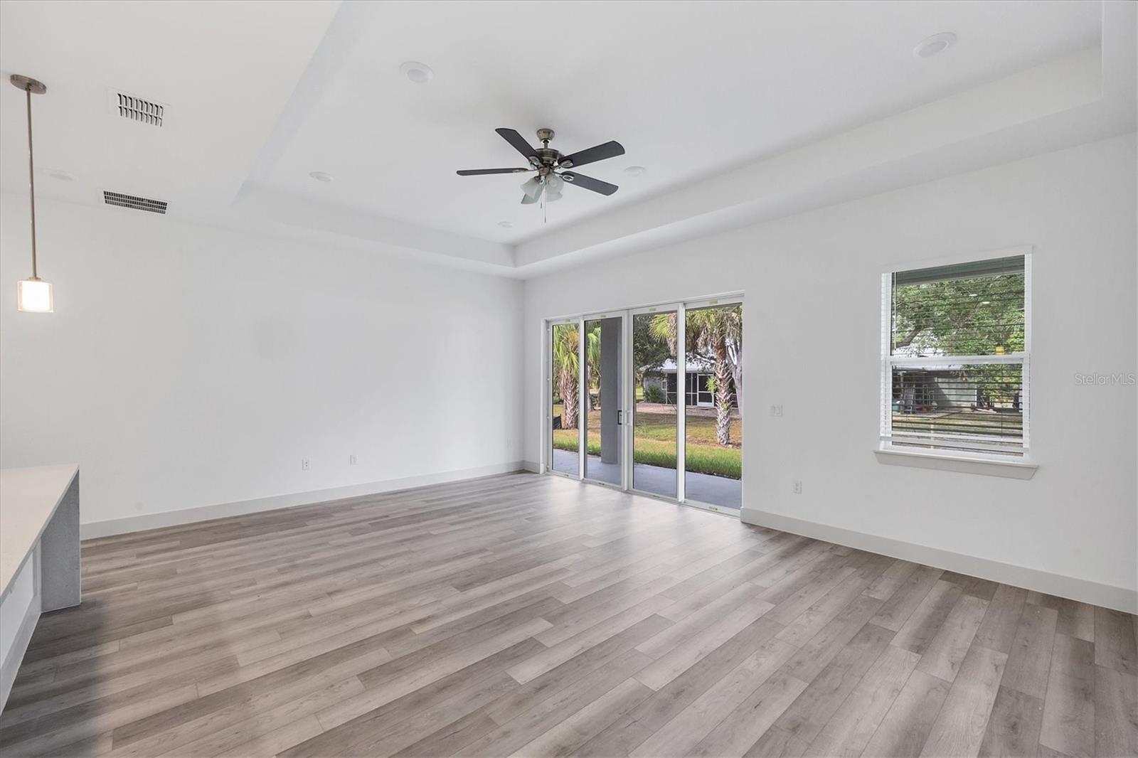 Image 11 of 38 For 406 Kindred Boulevard