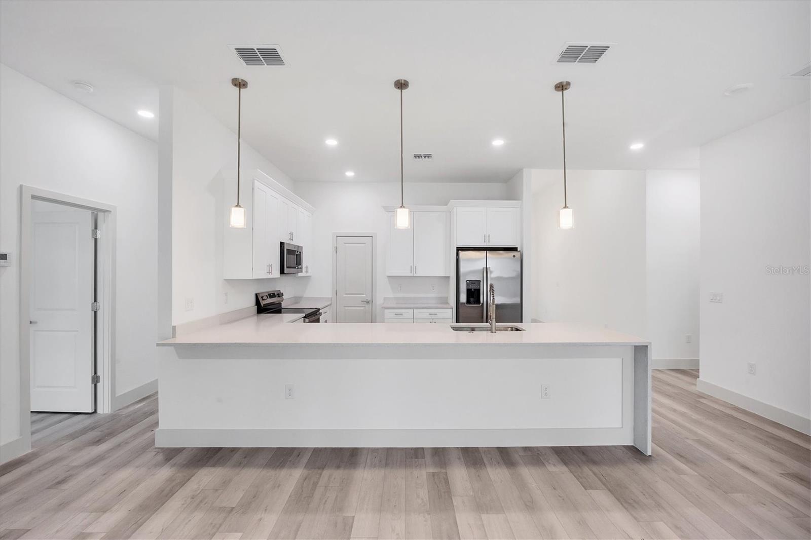 Image 12 of 38 For 406 Kindred Boulevard