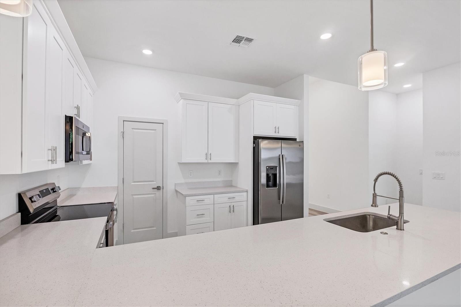 Image 14 of 38 For 406 Kindred Boulevard