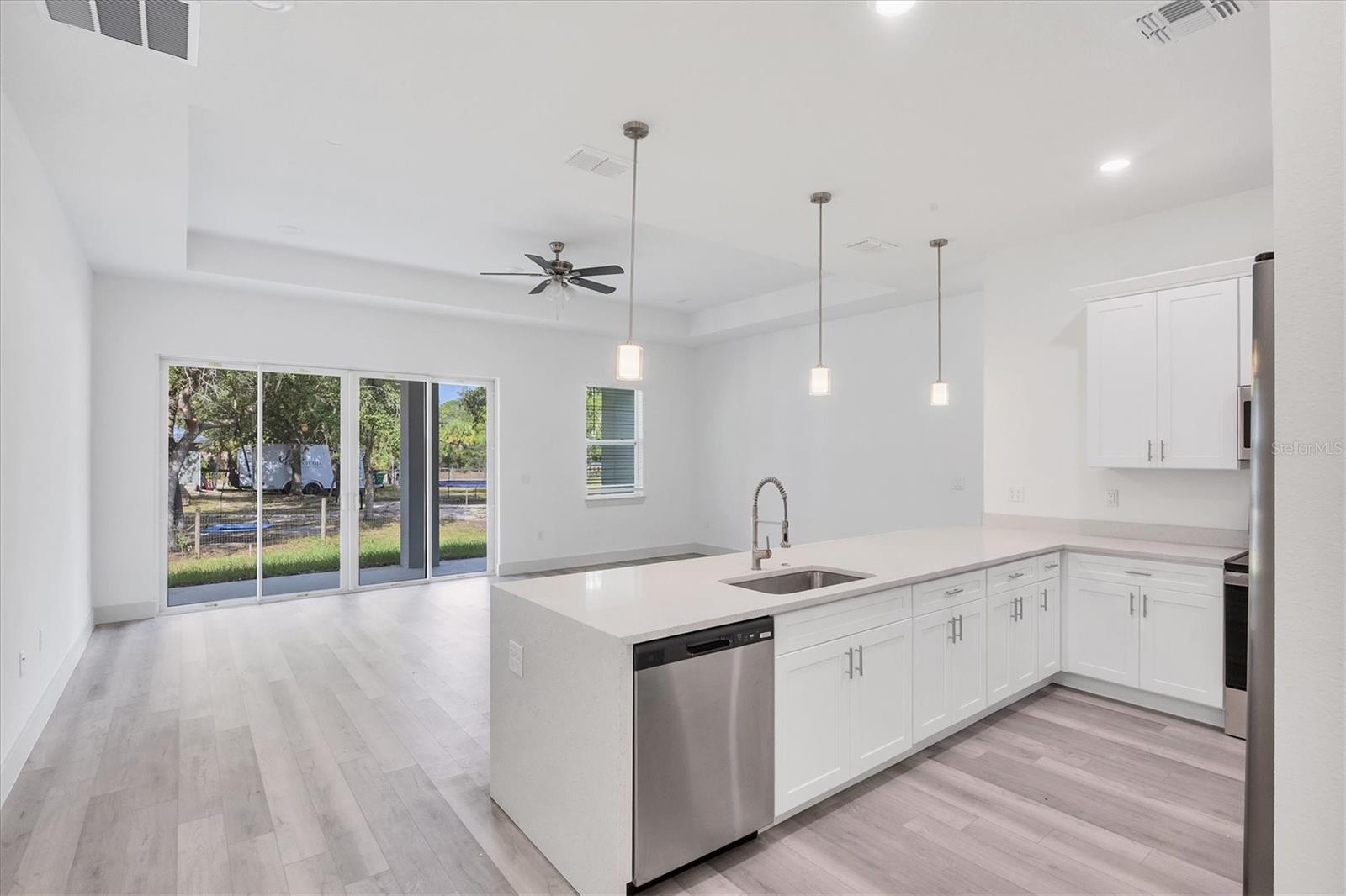 Image 16 of 38 For 406 Kindred Boulevard