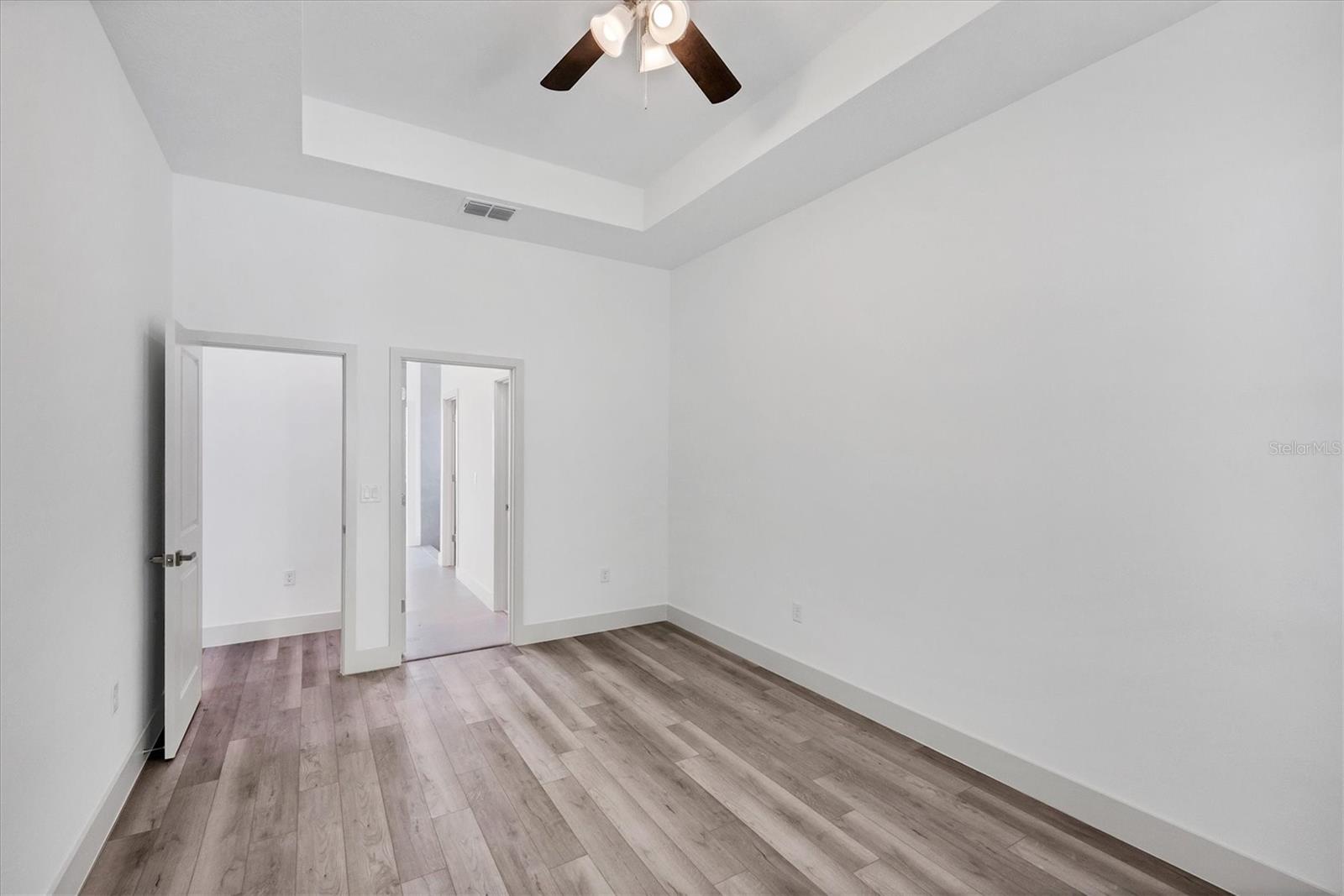 Image 19 of 38 For 406 Kindred Boulevard