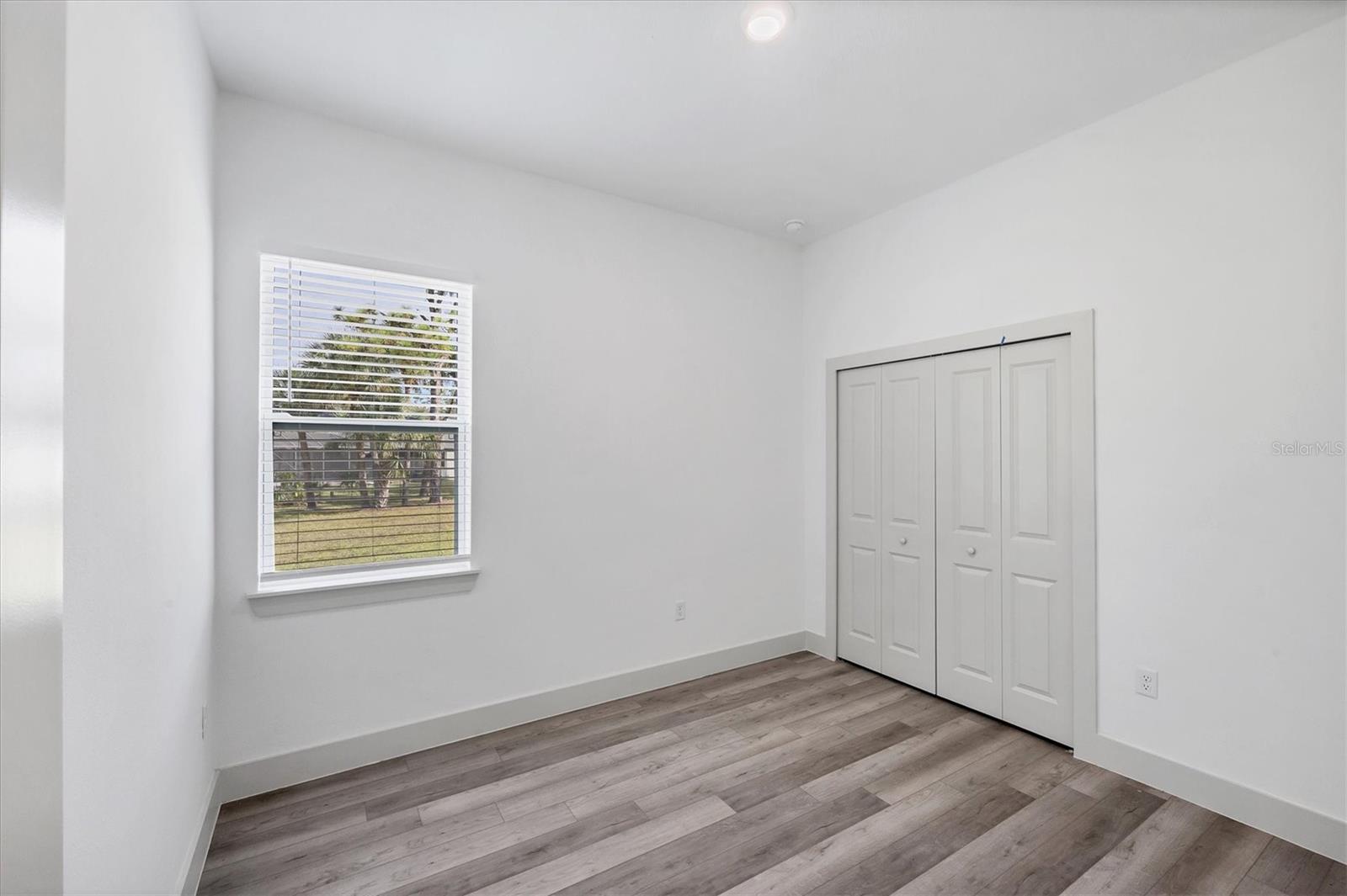 Image 27 of 38 For 406 Kindred Boulevard