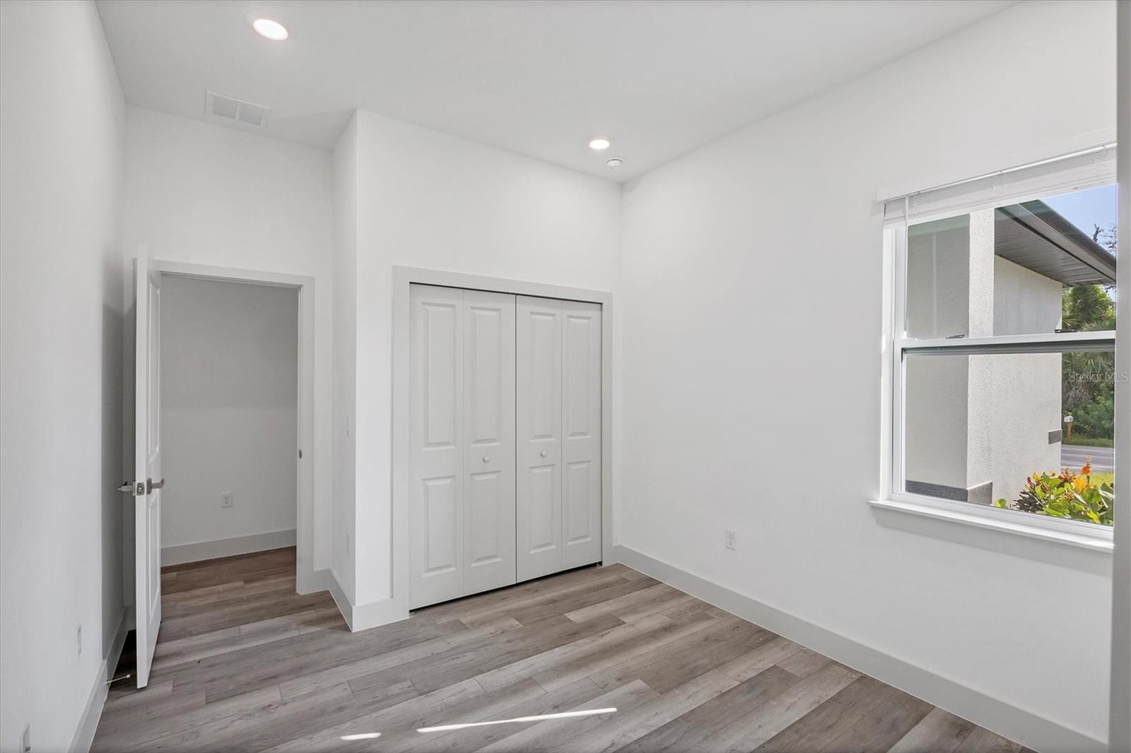 Image 30 of 38 For 406 Kindred Boulevard