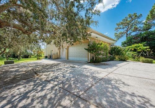 Image 14 of 99 For 1648 Bayshore Drive