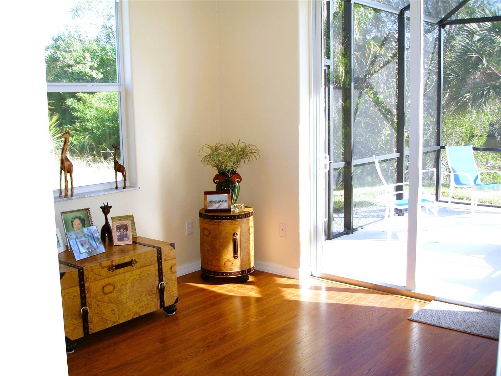 Image 11 of 16 For 2624 Abbotsford Street