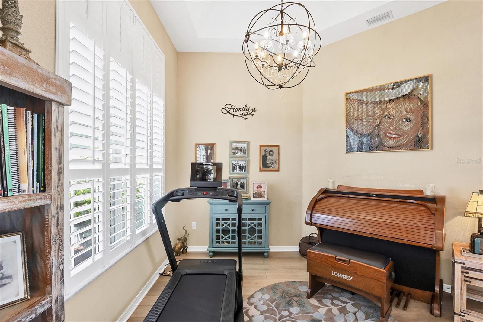 Image 8 of 52 For 9954 Audrey Street