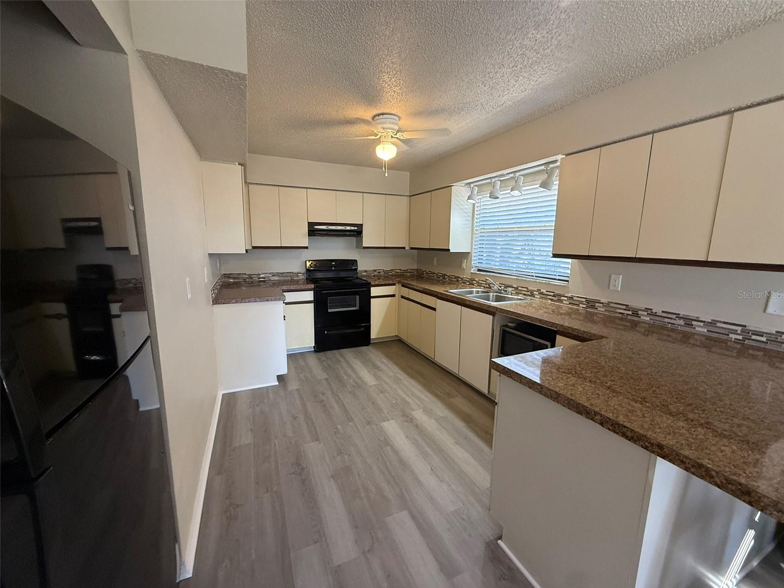 Image 5 of 15 For 177 Cowles Street