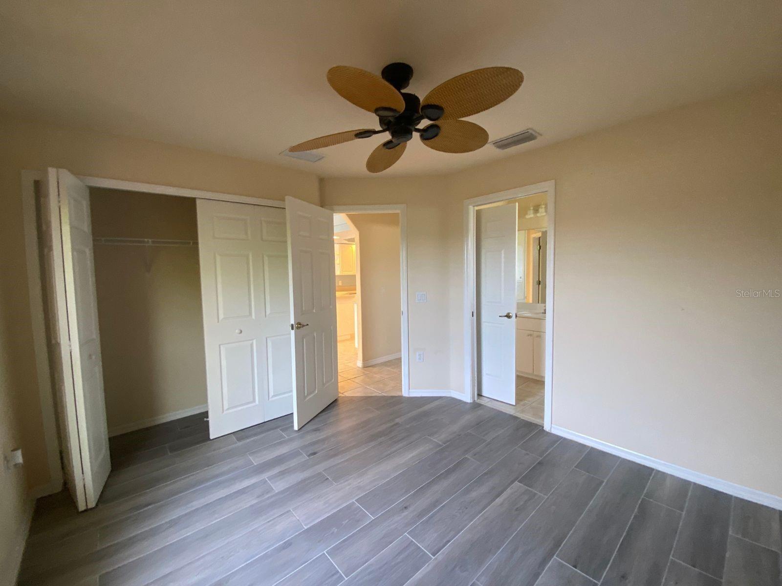 Image 17 of 22 For 15144 Lakeland Circle