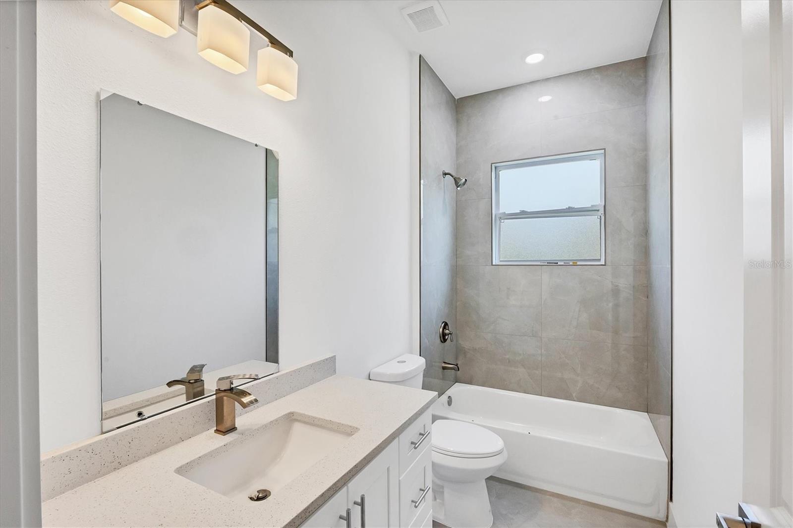 Image 26 of 38 For 19152 Addison Avenue