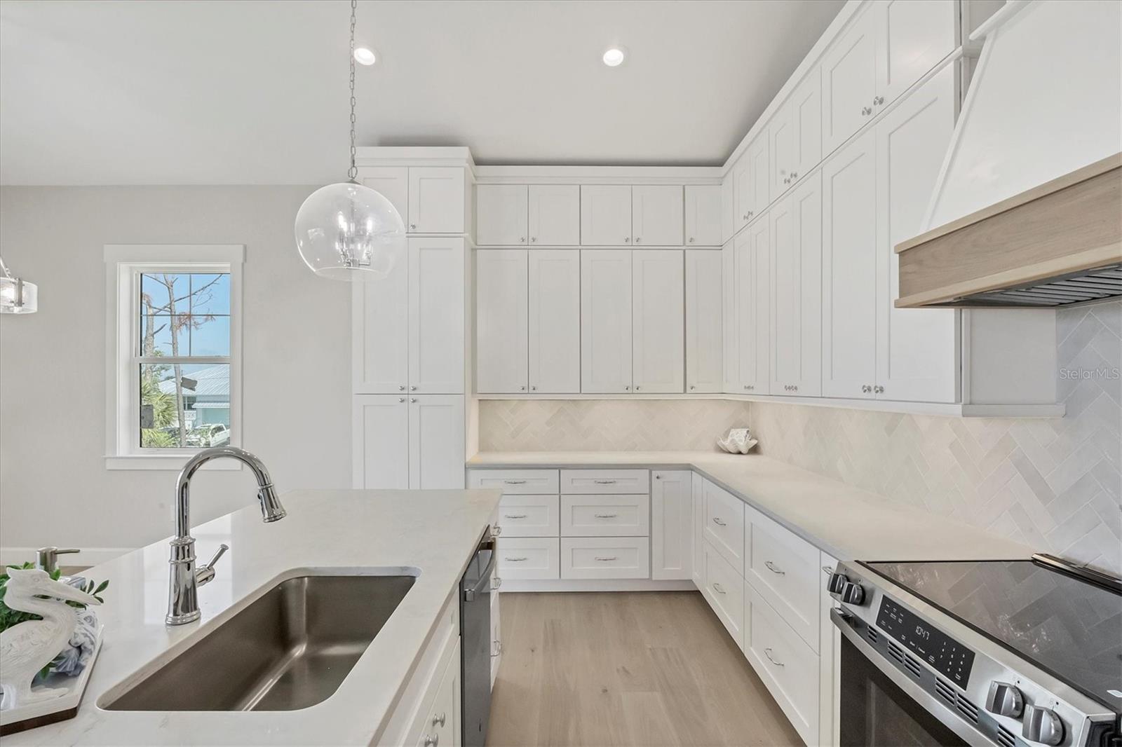 Image 18 of 51 For 1141 Andrews Street