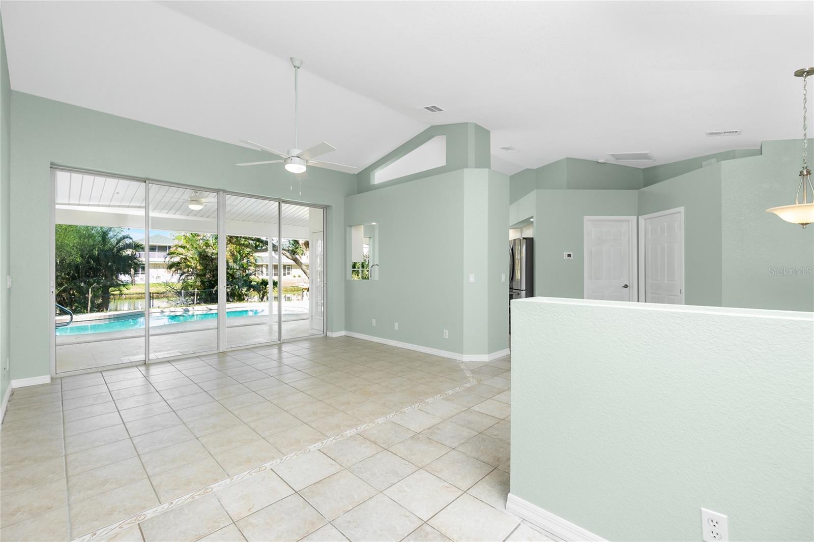 Image 7 of 91 For 217 Rotonda Circle