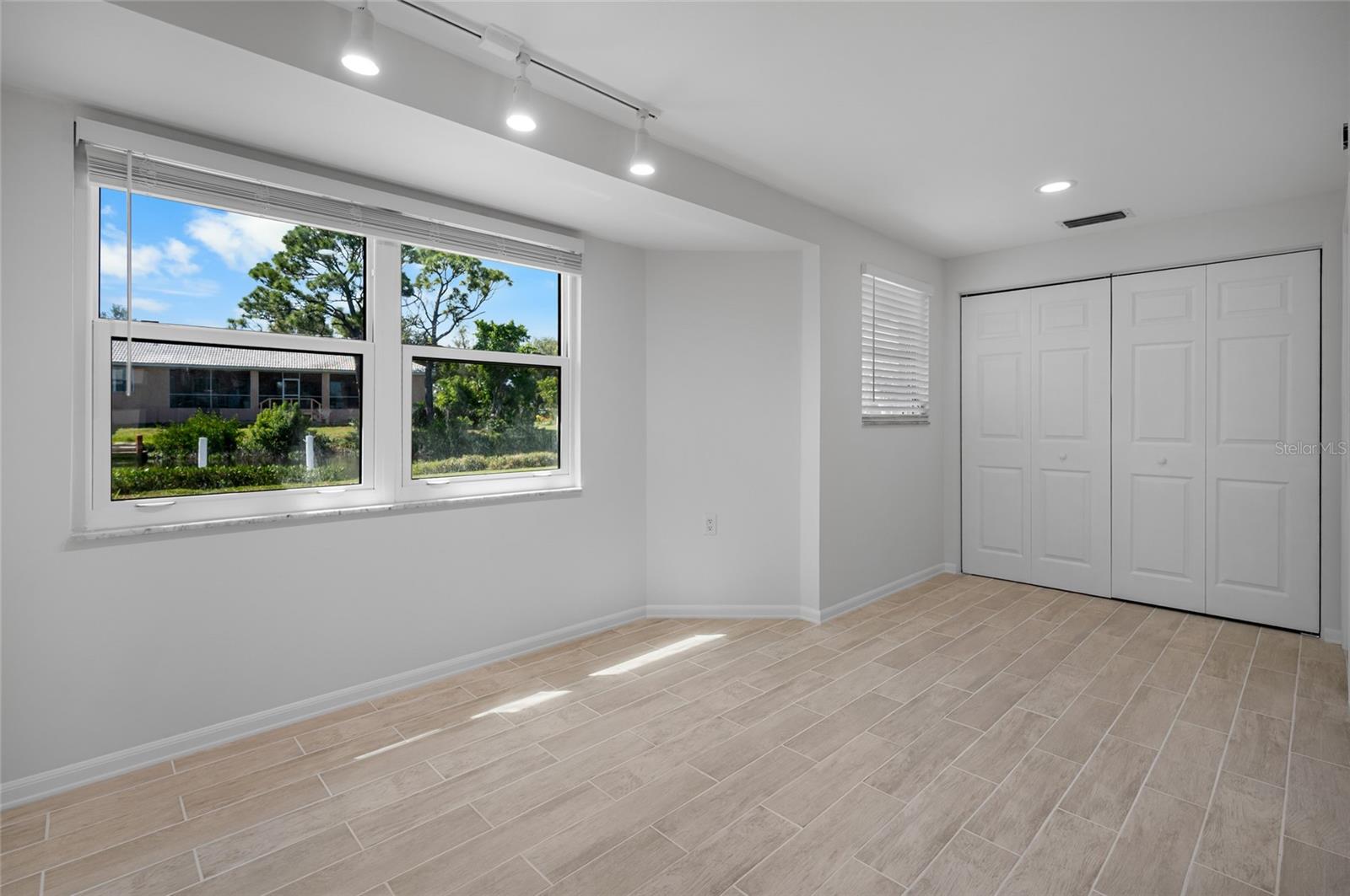 Image 11 of 47 For 4636 Arlington Drive
