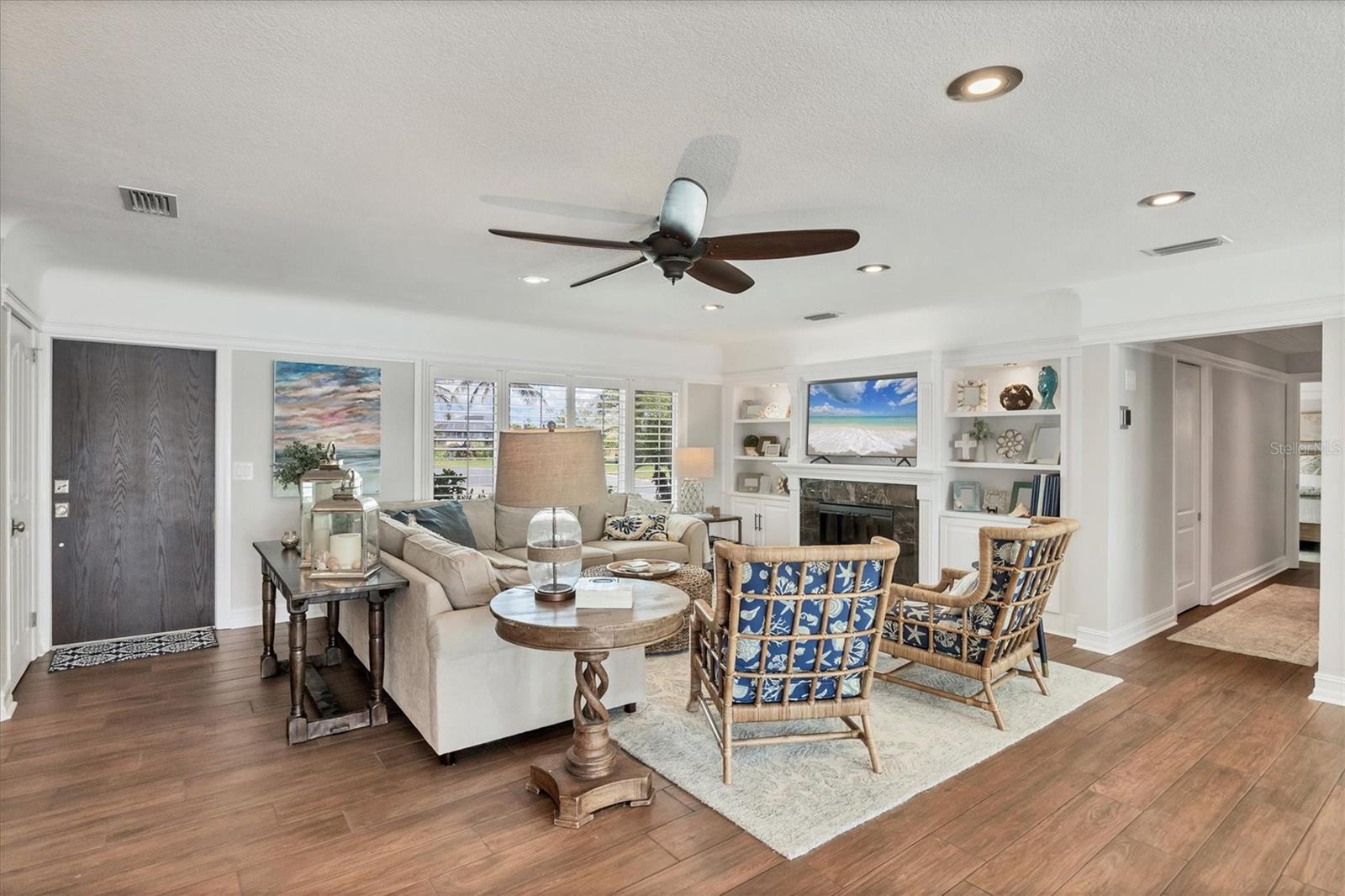Image 12 of 50 For 225 Green Dolphin Drive