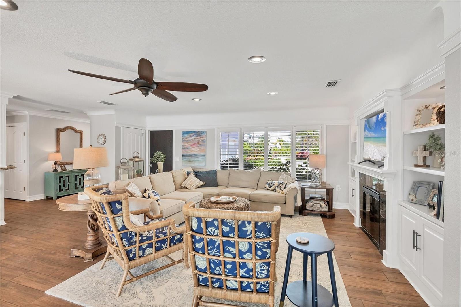 Image 13 of 50 For 225 Green Dolphin Drive