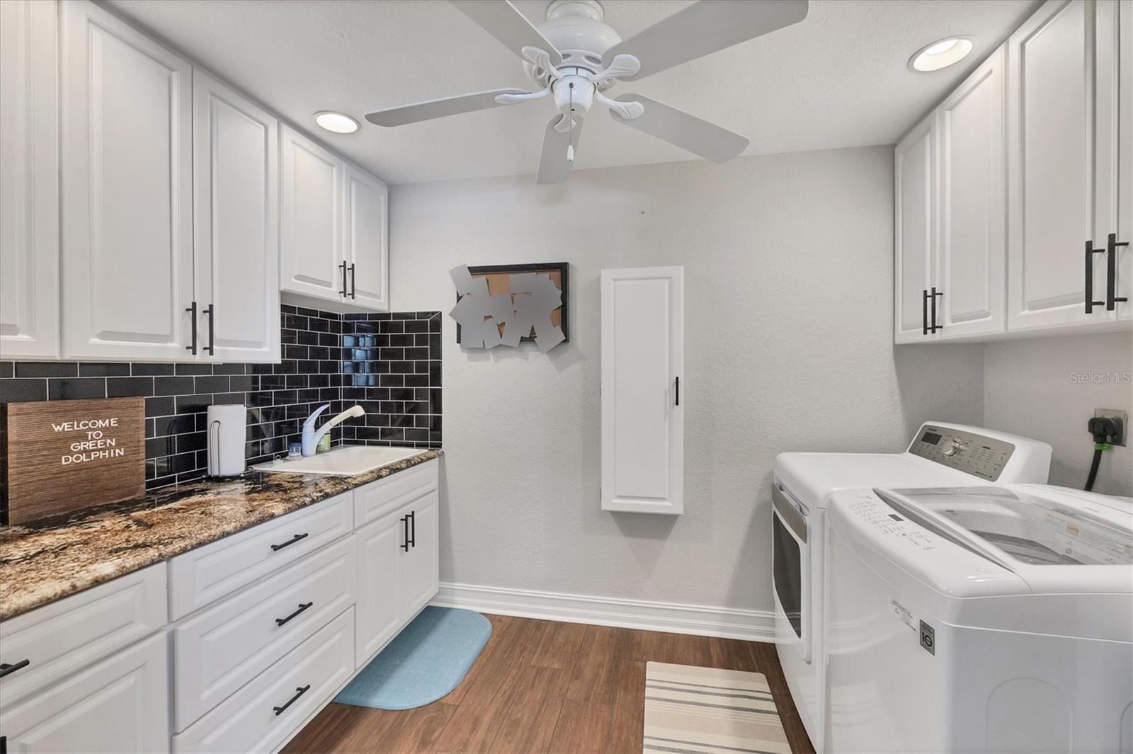 Image 38 of 50 For 225 Green Dolphin Drive