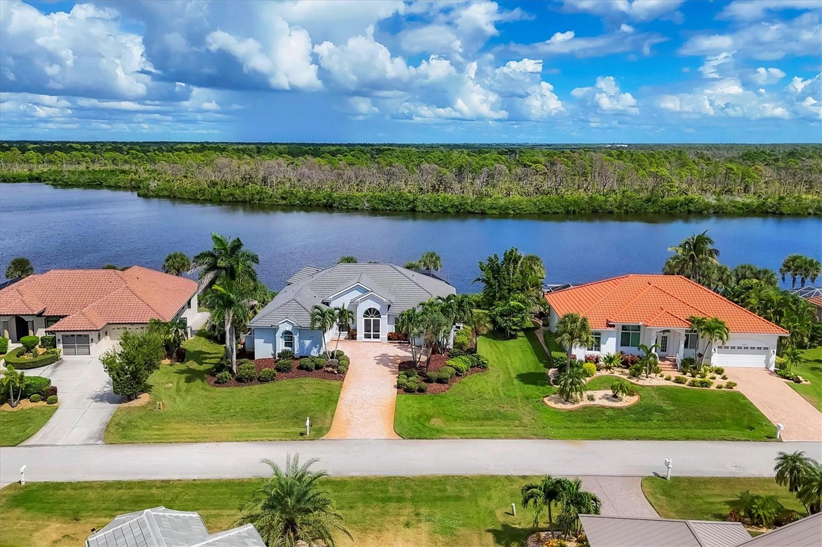 Image 4 of 63 For 330 Coral Creek Drive