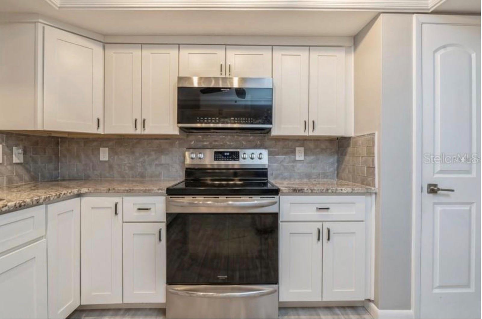 Image 18 of 31 For 83 Rotonda Circle