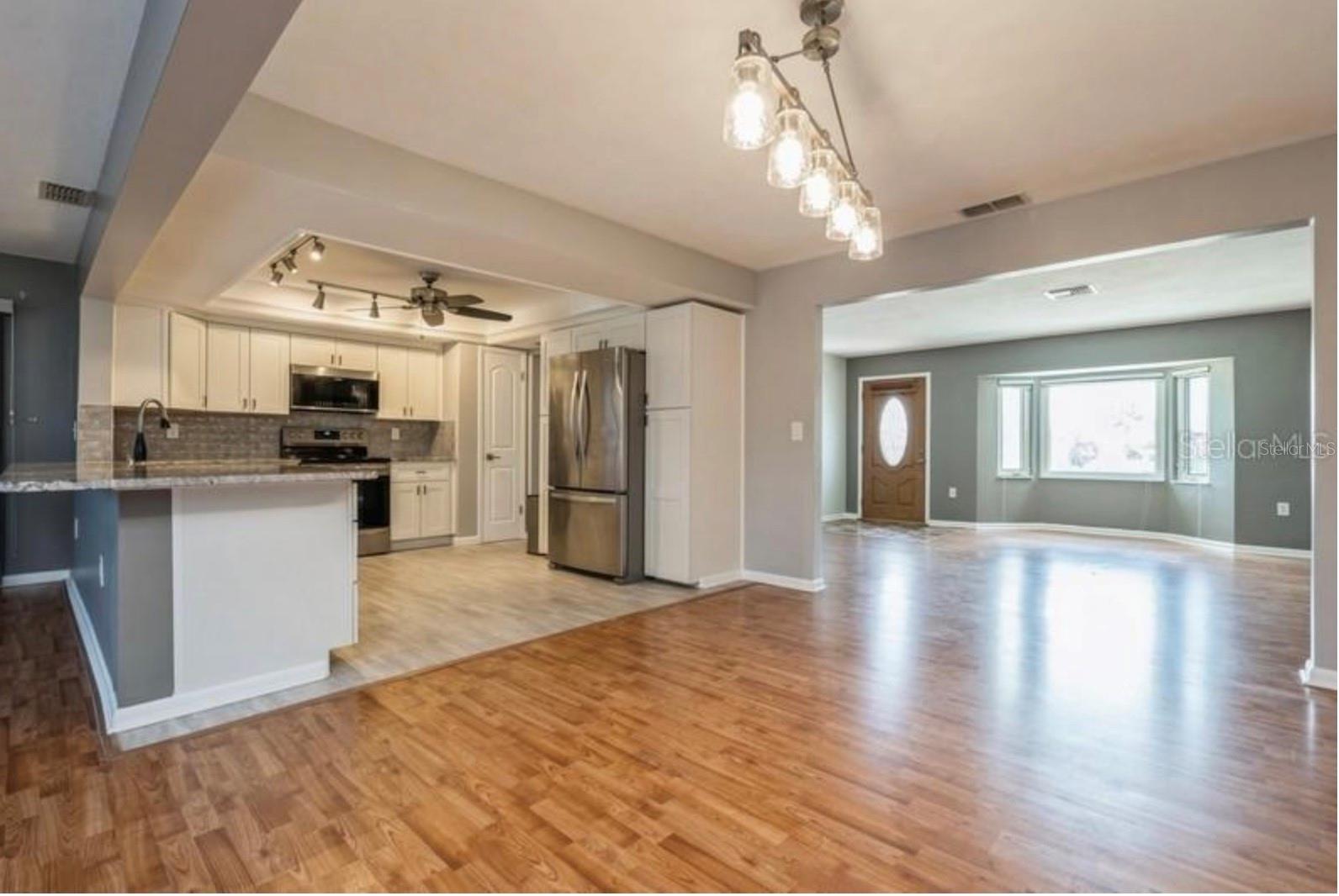 Image 21 of 31 For 83 Rotonda Circle