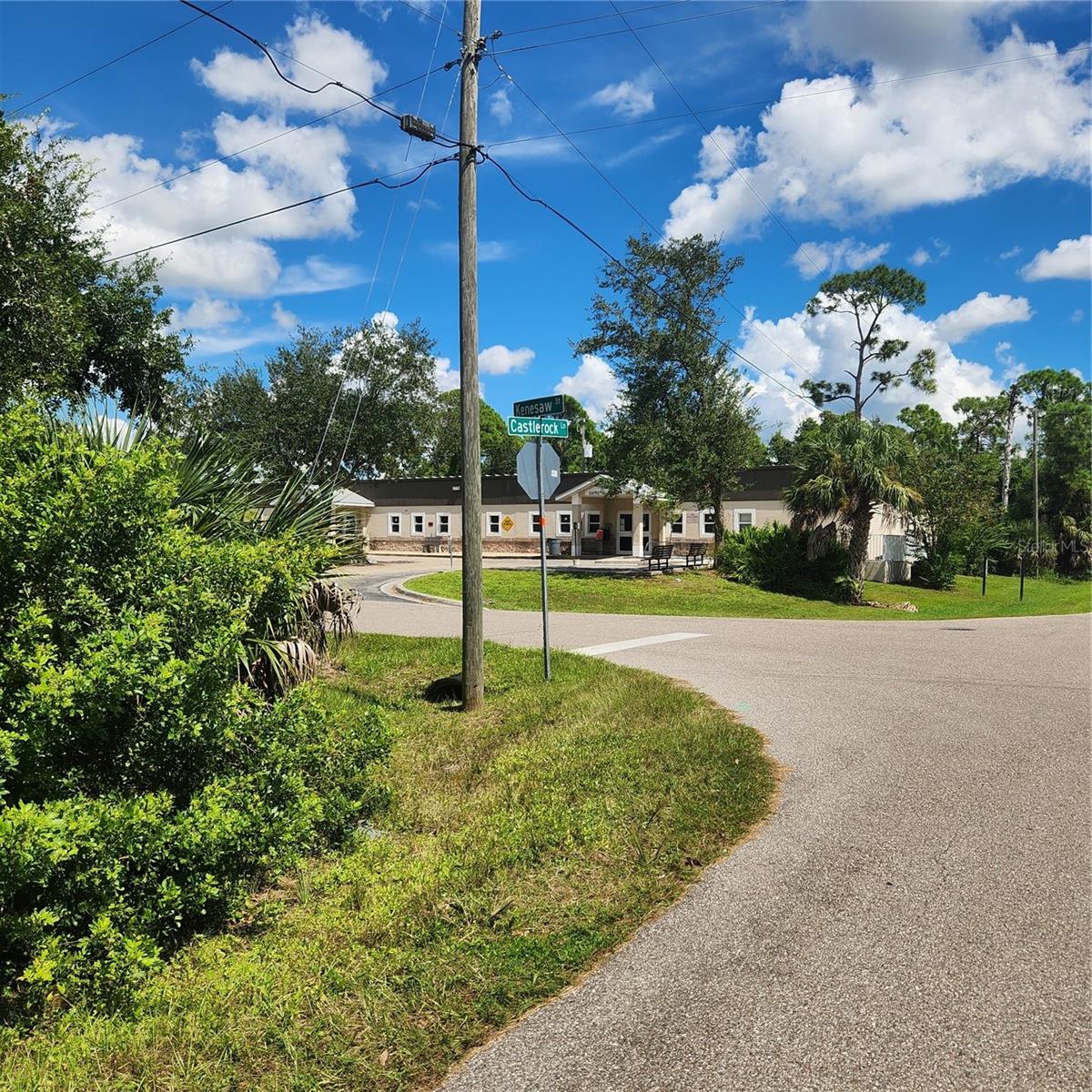 Image 4 of 6 For 1587 Castlerock Lane